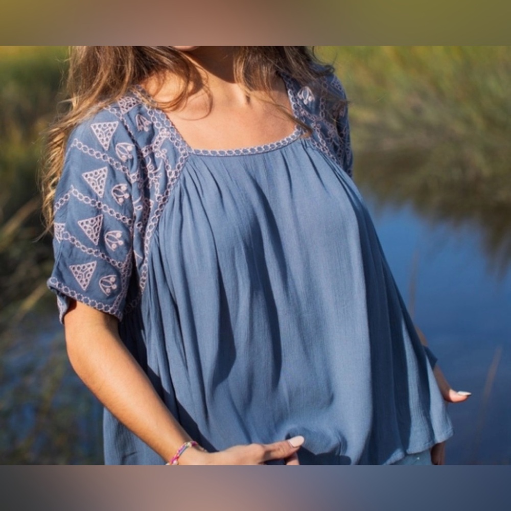 Natural life embroidered Sophie top xs/s